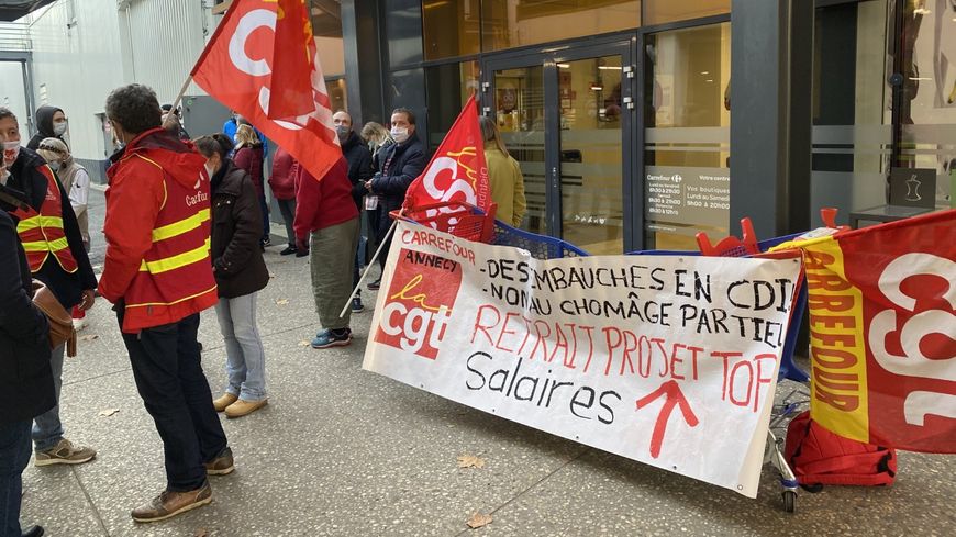 Chômage partiel dans la grande distribution : « c’est scandaleux » dénonce la CGT du magasin Carrefour d’Annecy