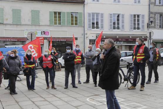 Des agents municipaux de la mairie de Saint-Pourçain-sur-Sioule réclament plus de masques et la possibilité de télétravailler