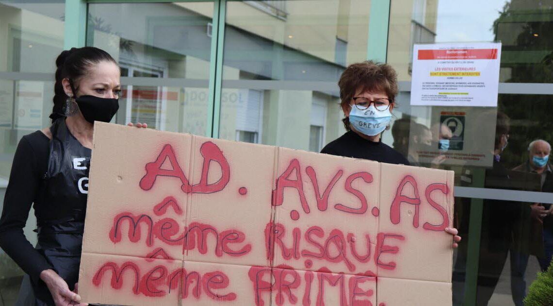 montceau-les-mines. Les aides à domicile en noir pour leur prime Covid
