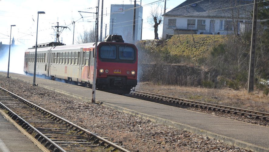Le train Aubrac à l’arrêt entre Bédarieux et Marvejols