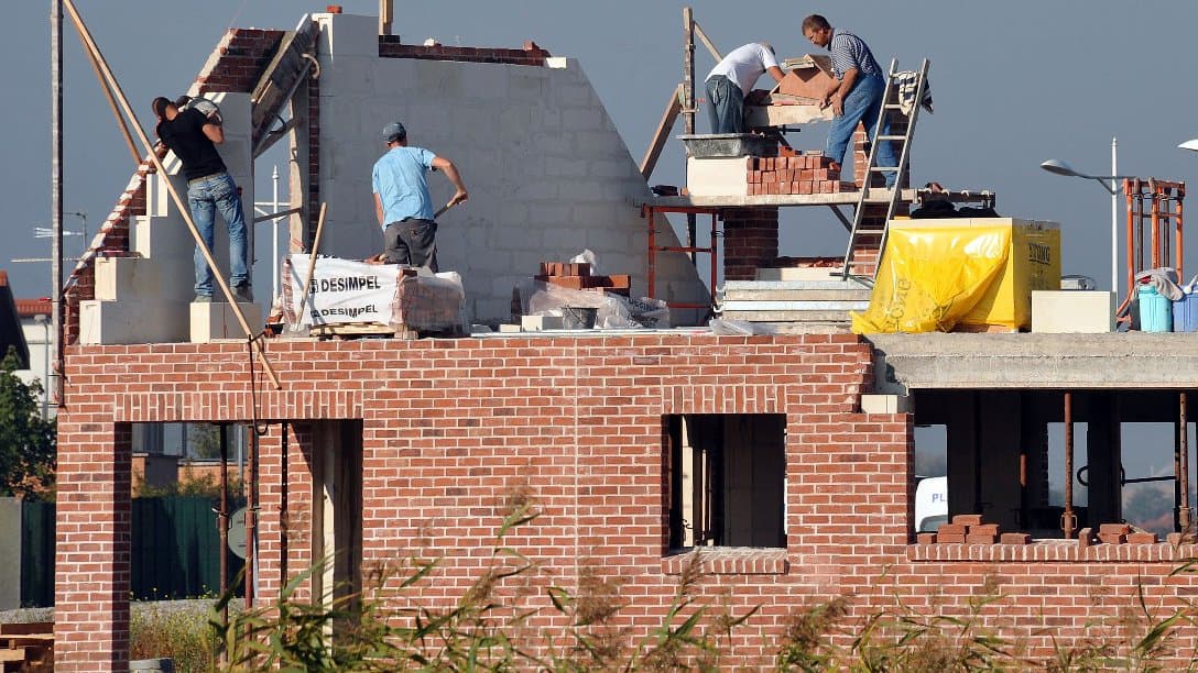 Les ouvriers du bâtiment autorisés à déjeuner dans les salles municipales