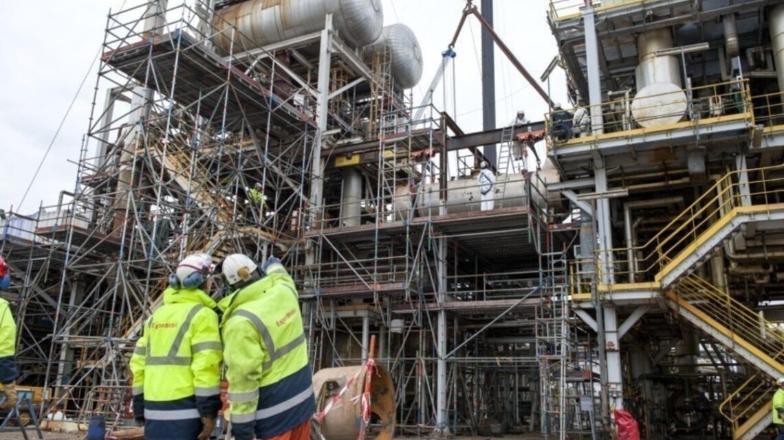 Les salariés d&rsquo;ExxonMobil en grève pour obtenir une revalorisation des salaires, près du Havre